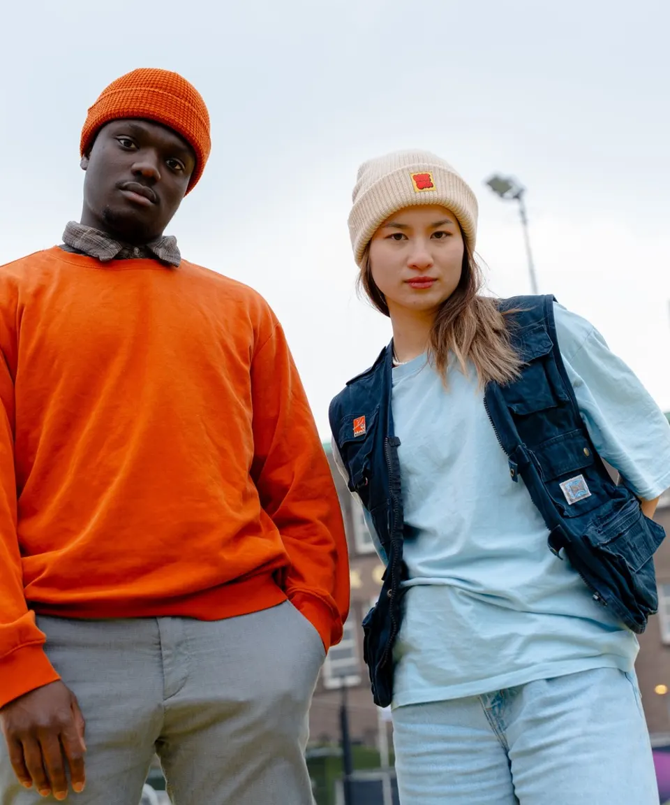 Two young people in streetwear on a Rotterdam street